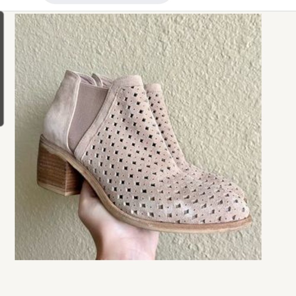 Nude Suede Silent D chelsea booties heeled Anthropologie size 37 US 7 Omirna